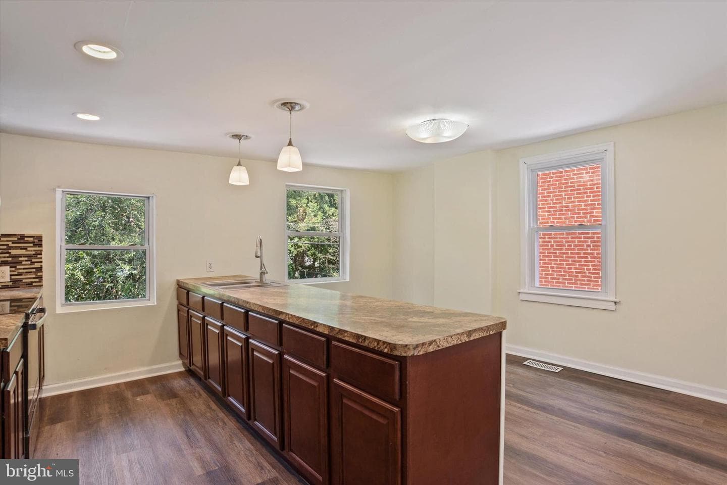 2266 Kensington Street photo 6