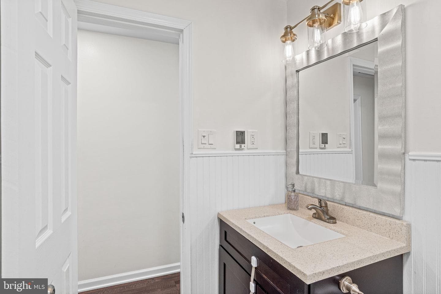 667 Locust Street photo 19