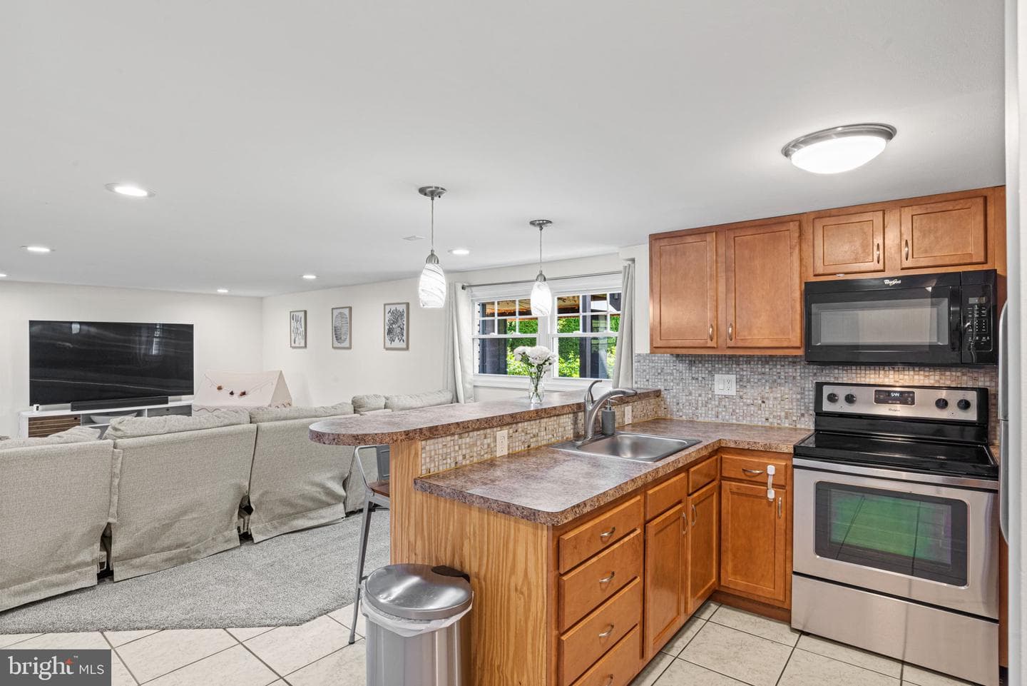 667 Locust Street photo 28