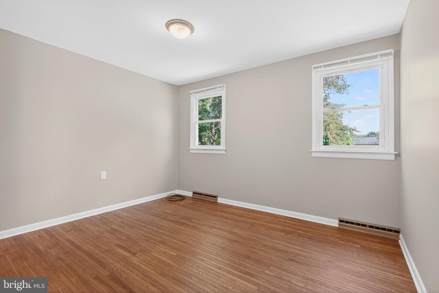 6210 Catherine Street photo 10