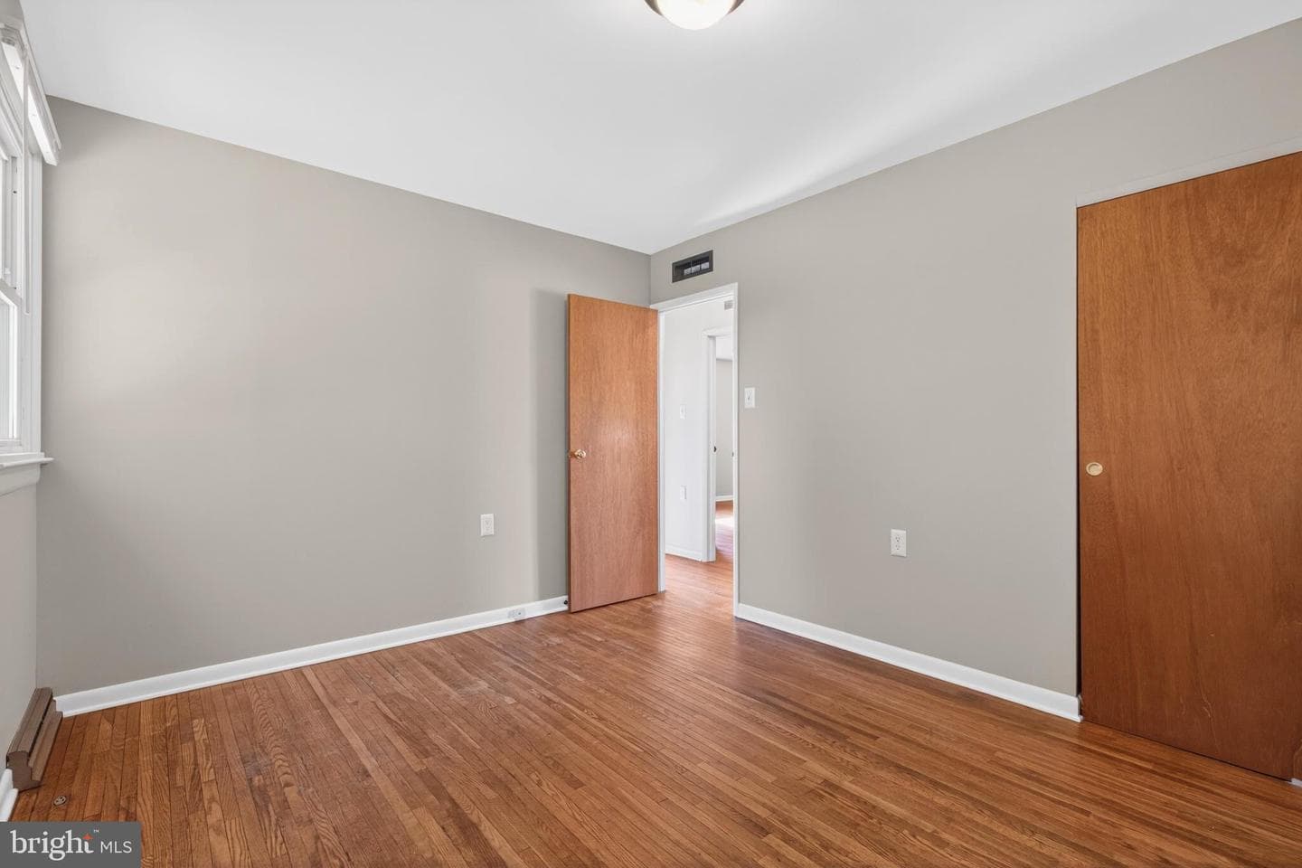 6210 Catherine Street photo 11
