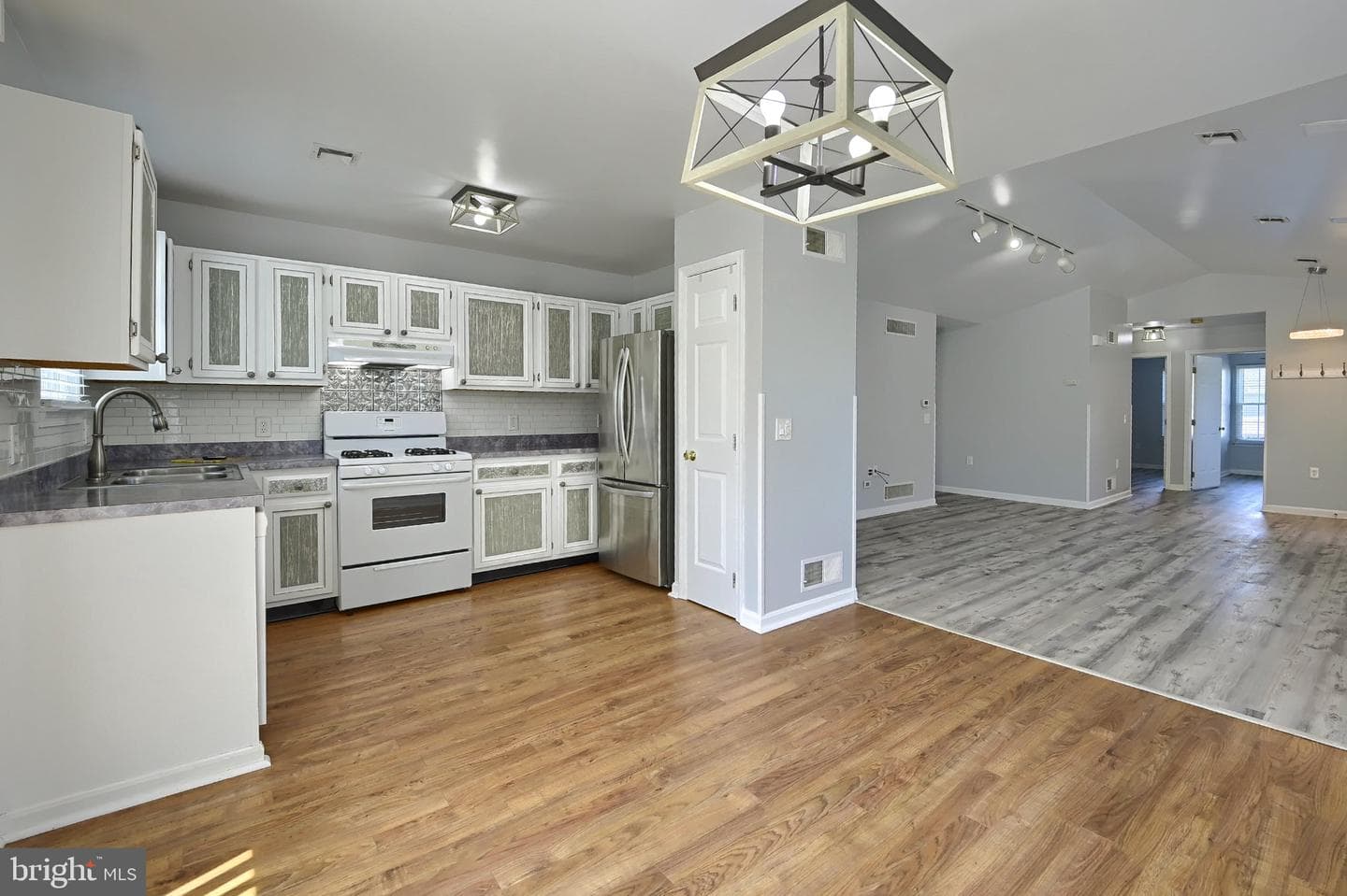 6248 S Highlands Circle photo 4