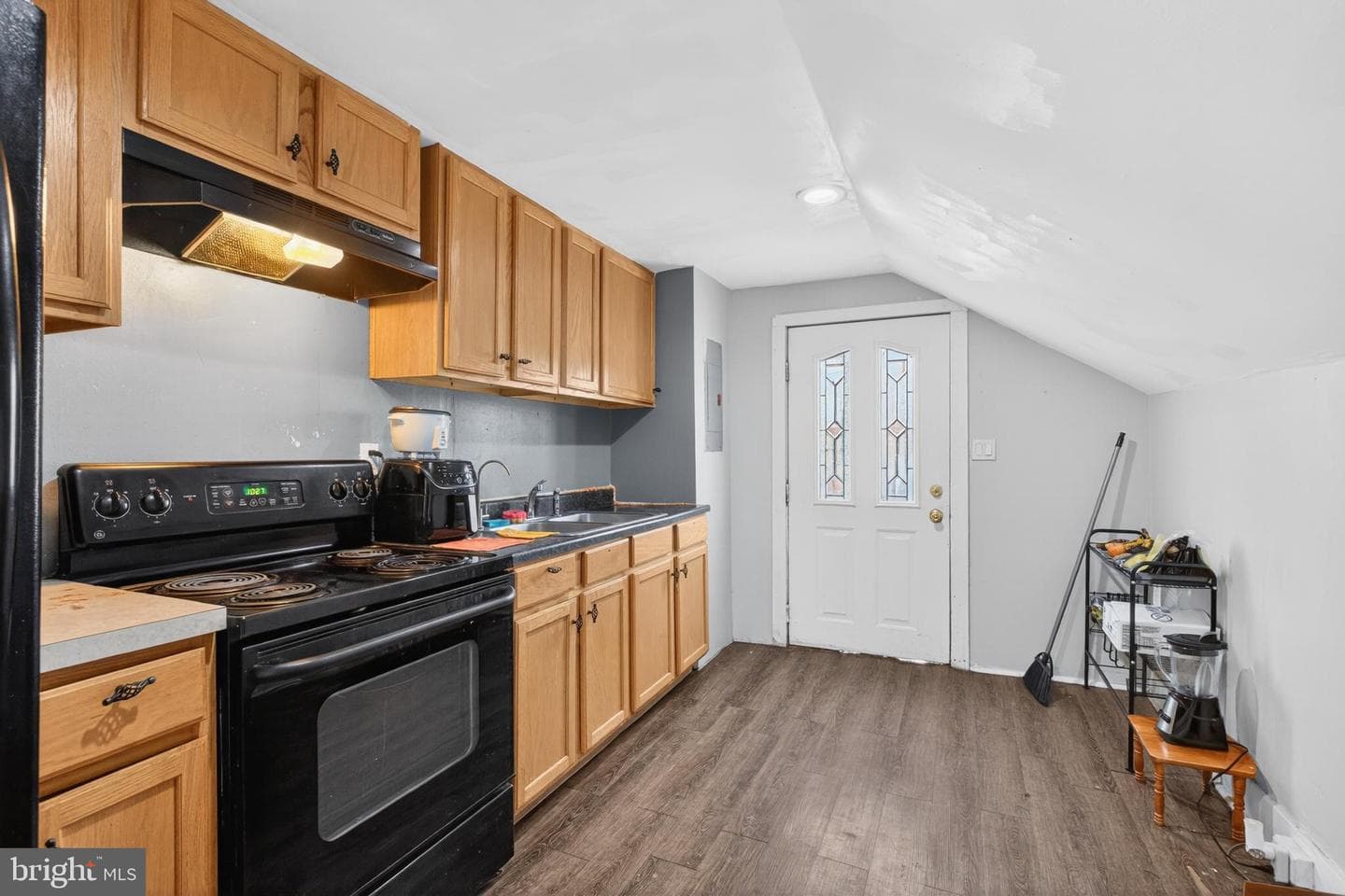 1348 Vernon Street photo 24