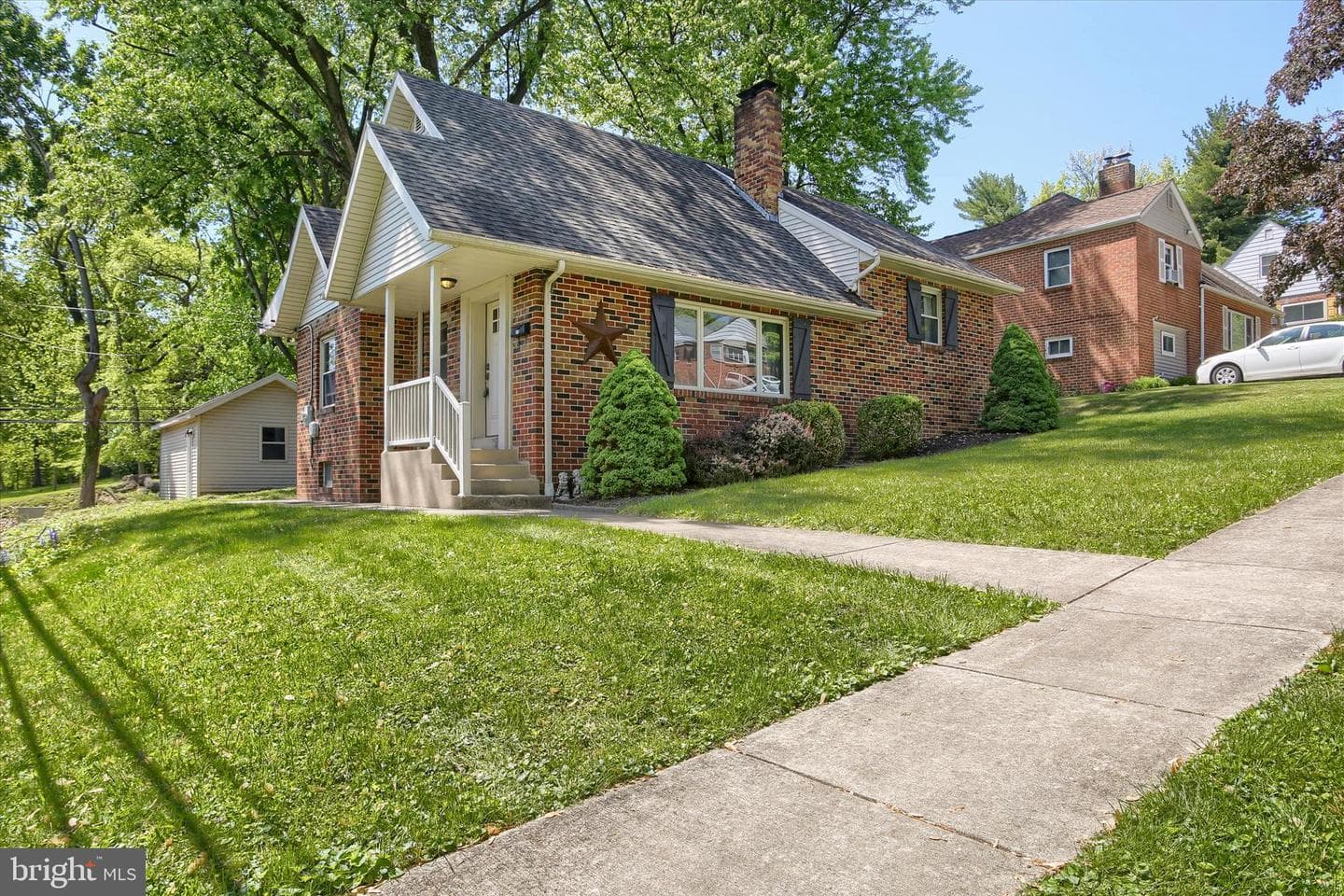 610 Georgian Place photo 34