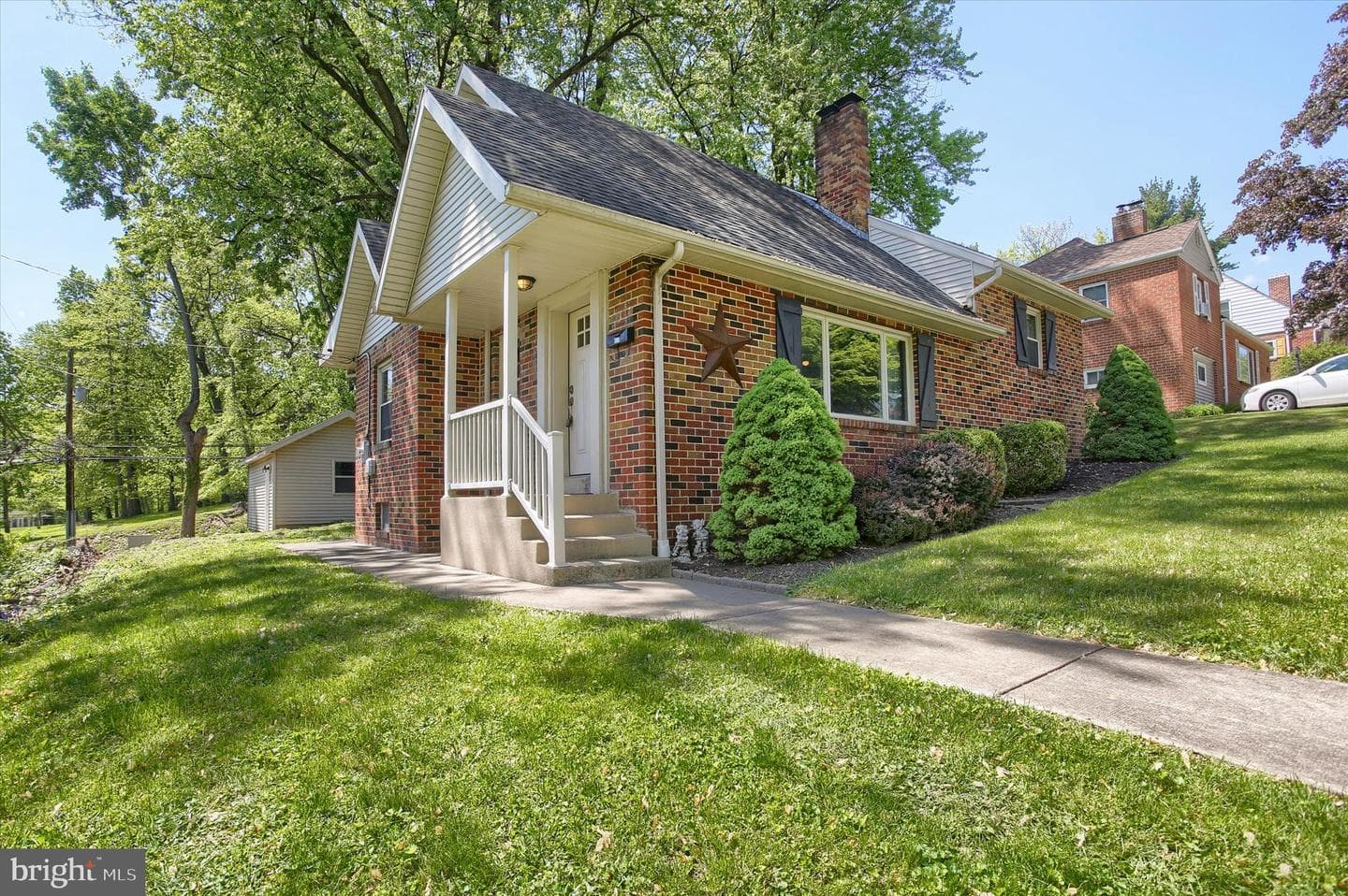 610 Georgian Place photo 37