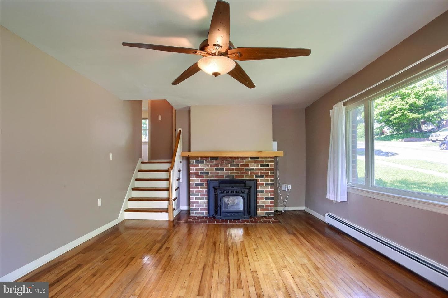 610 Georgian Place photo 4