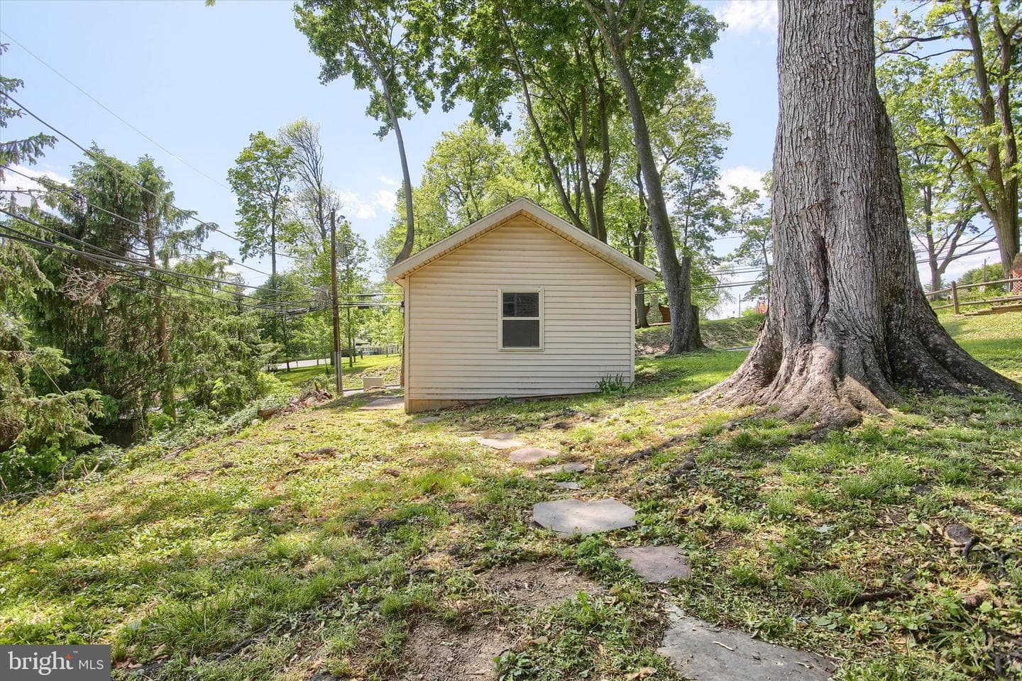 610 Georgian Place photo 41