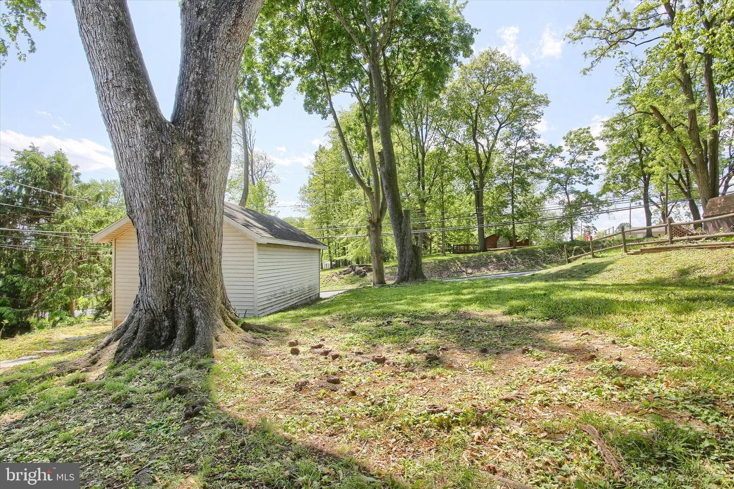610 Georgian Place photo 42