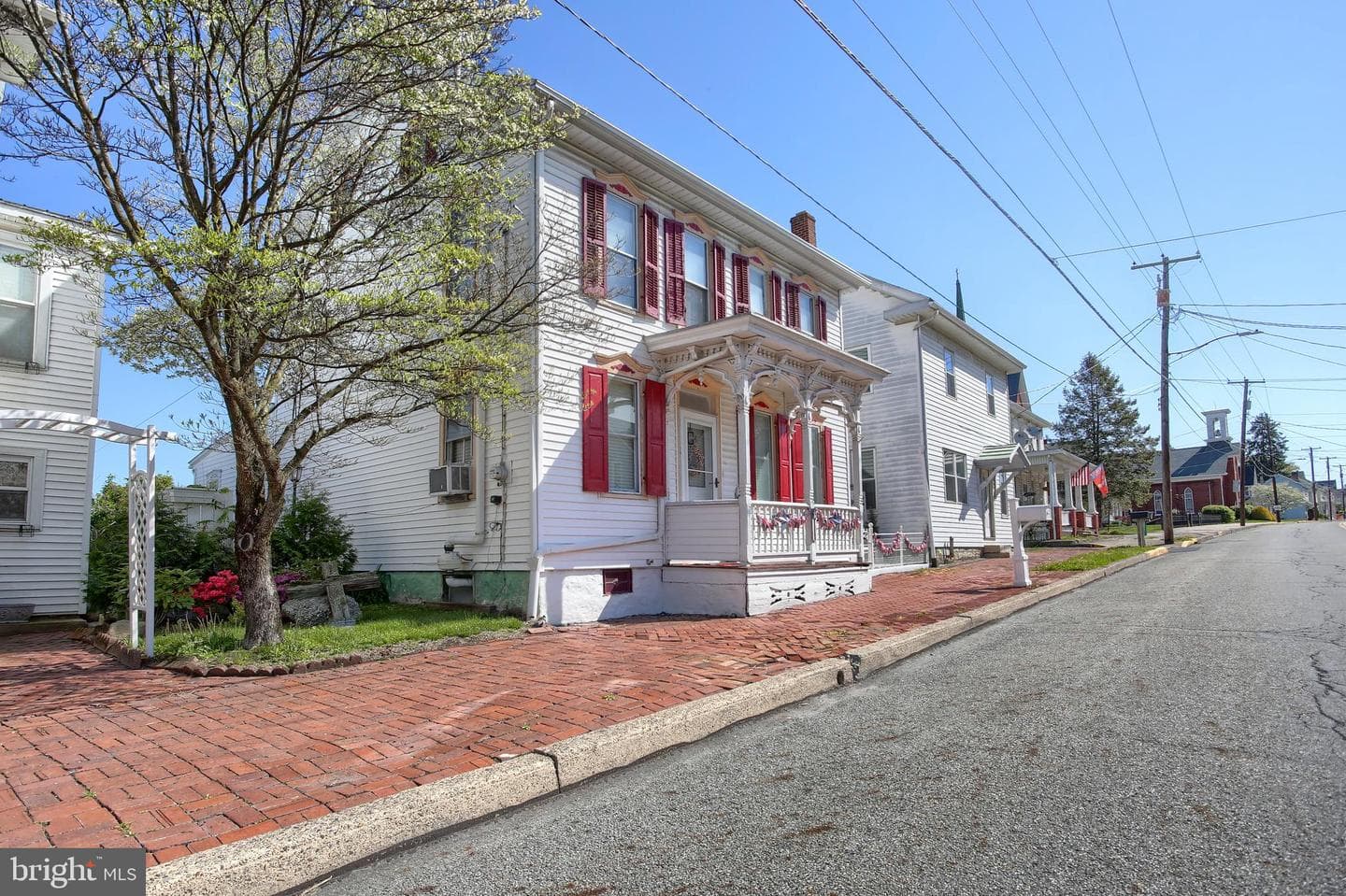 229 W Main Street photo 2