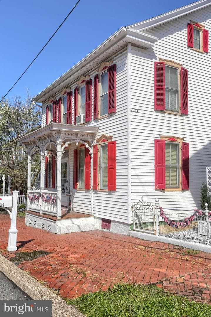 229 W Main Street photo 3
