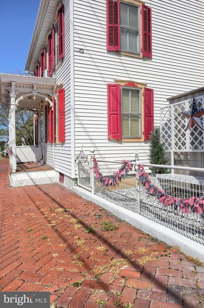 229 W Main Street photo 4