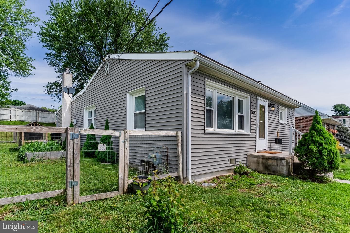 1231 E Caracas Avenue photo 20