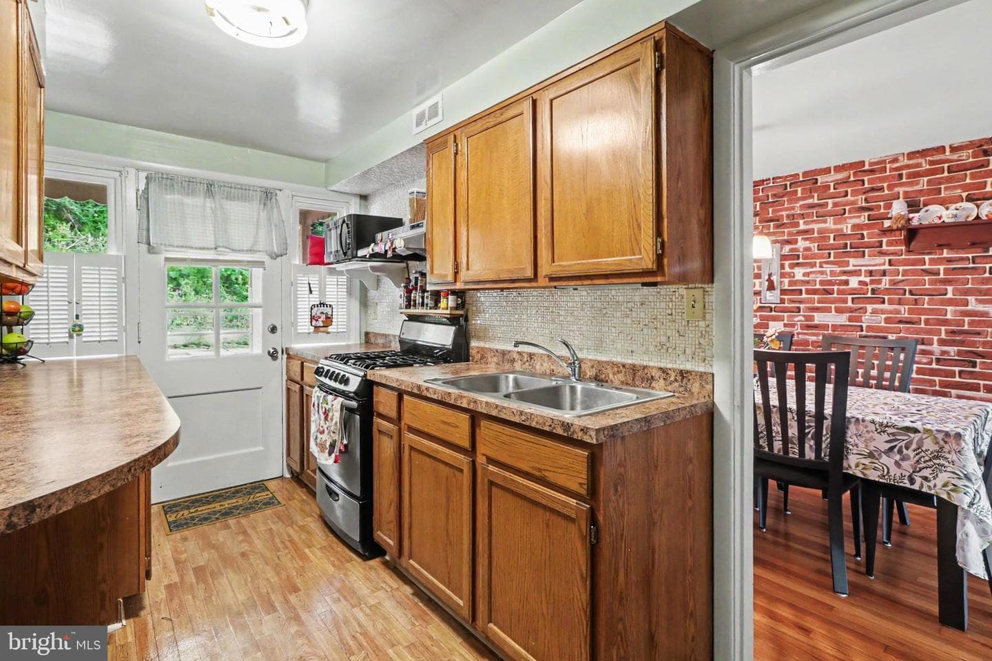 2446 Brookwood Street photo 6