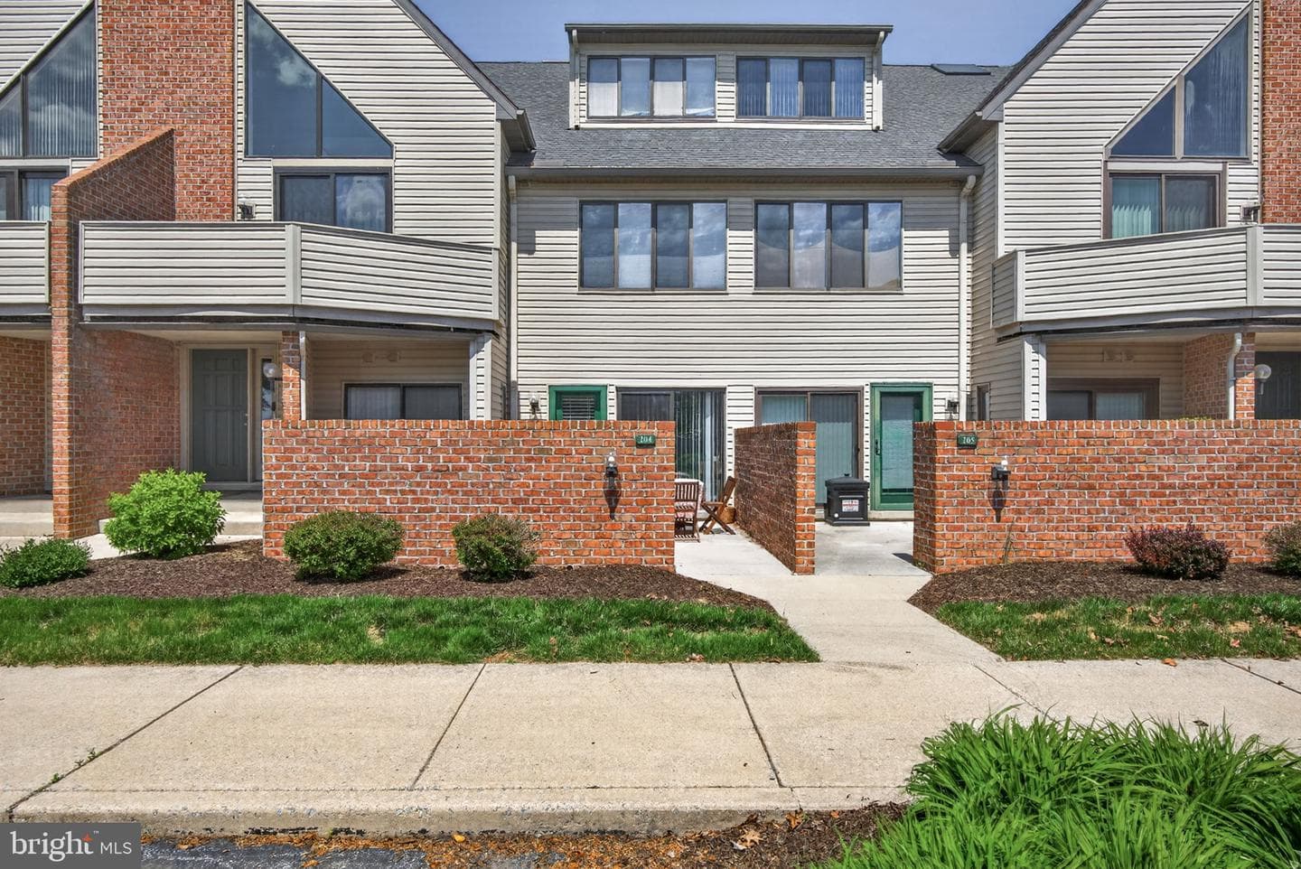 204 Cherrington Drive photo 1