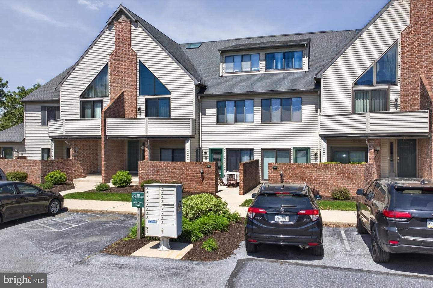 204 Cherrington Drive photo 2