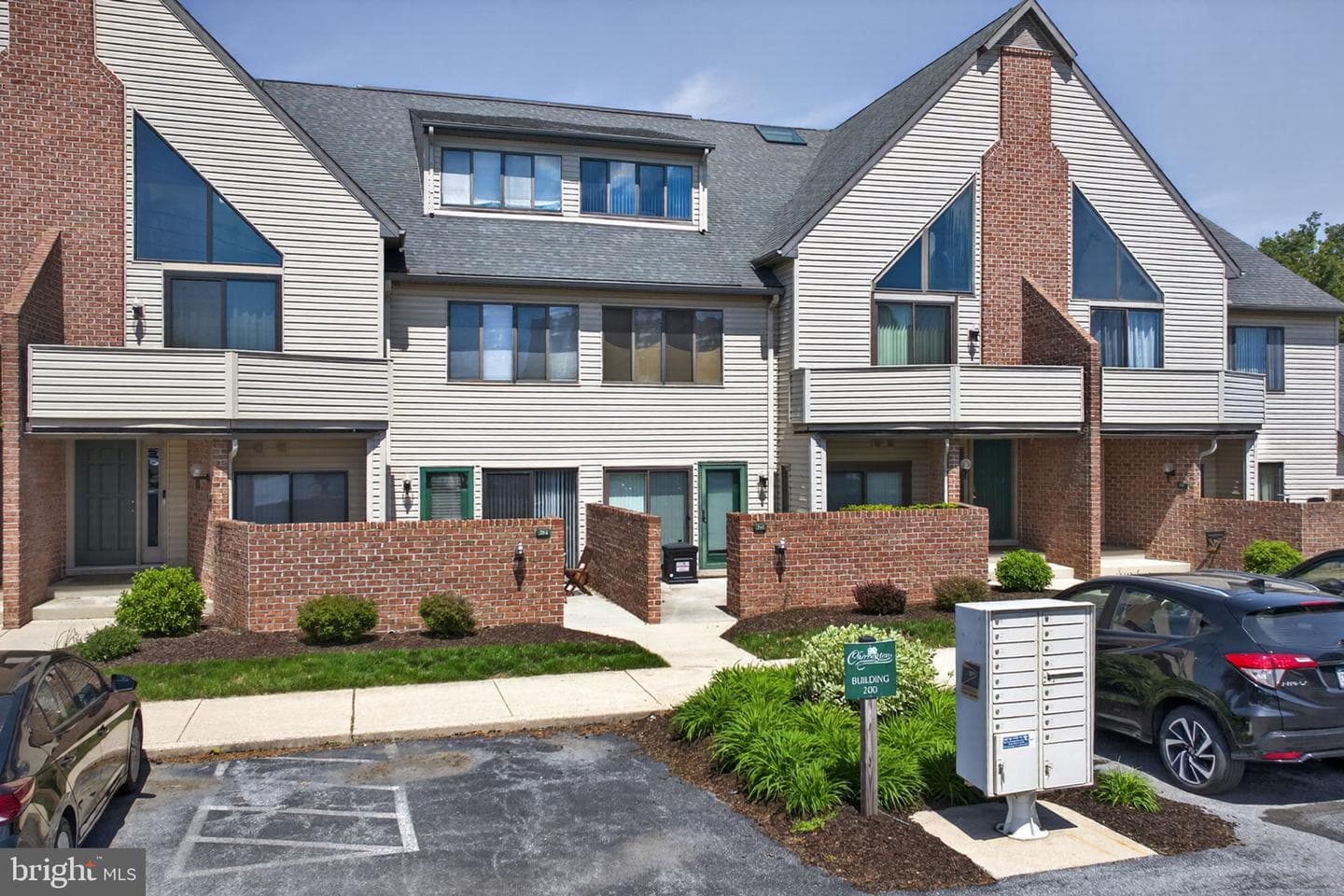 204 Cherrington Drive photo 3