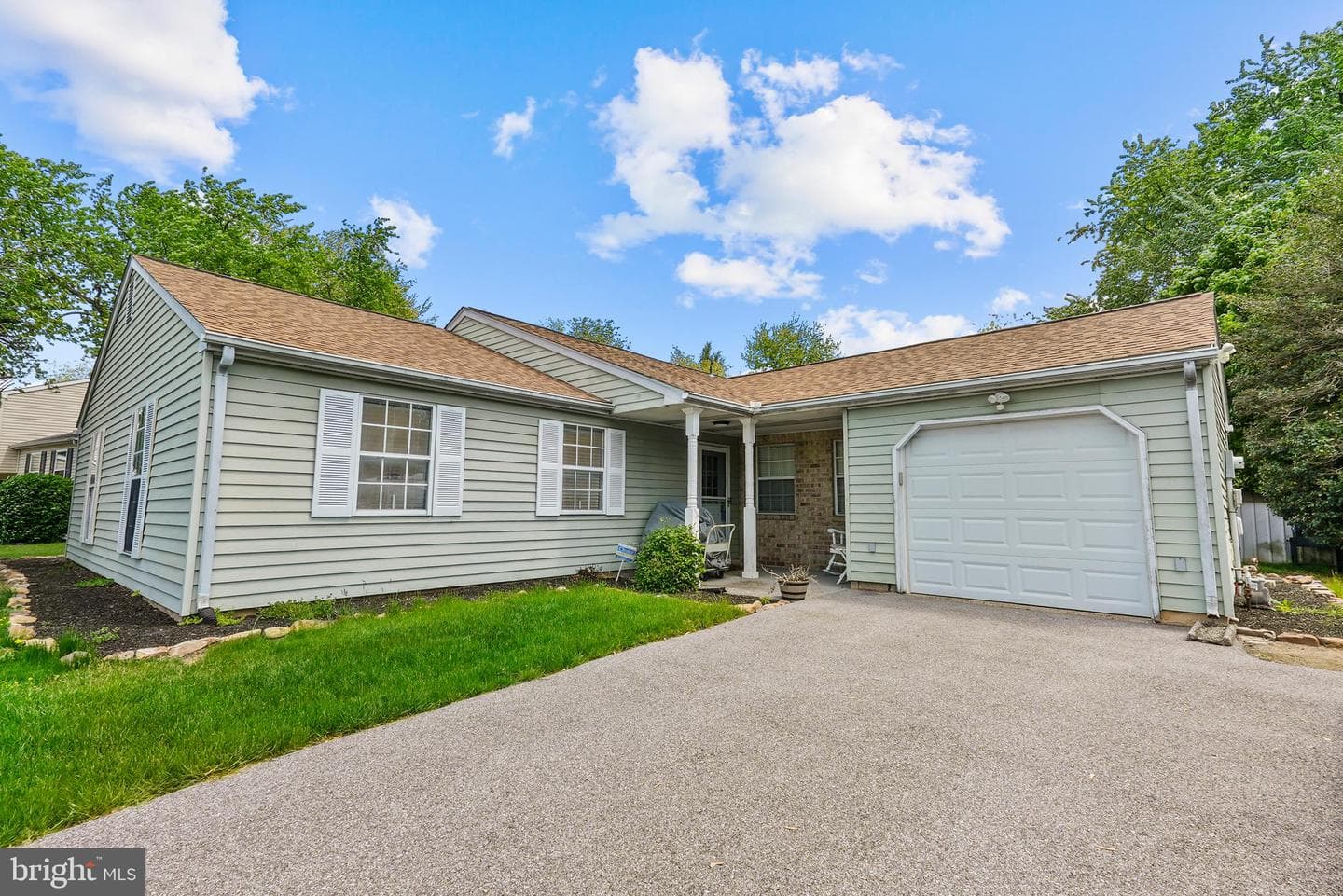138 Huntley Drive photo 2