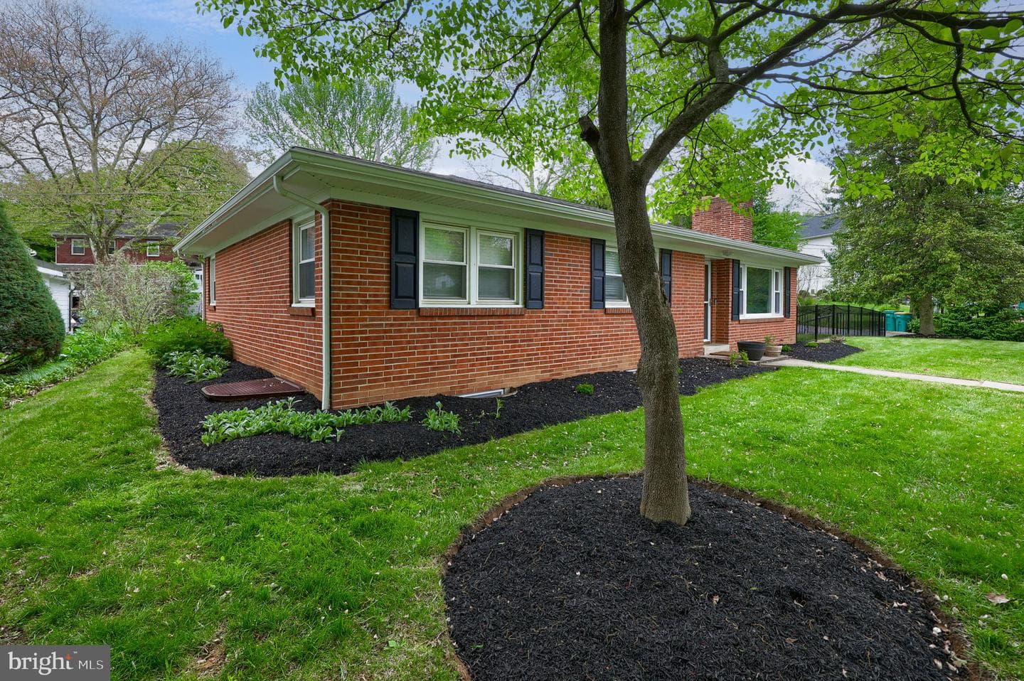 43 Oak Lane photo 3