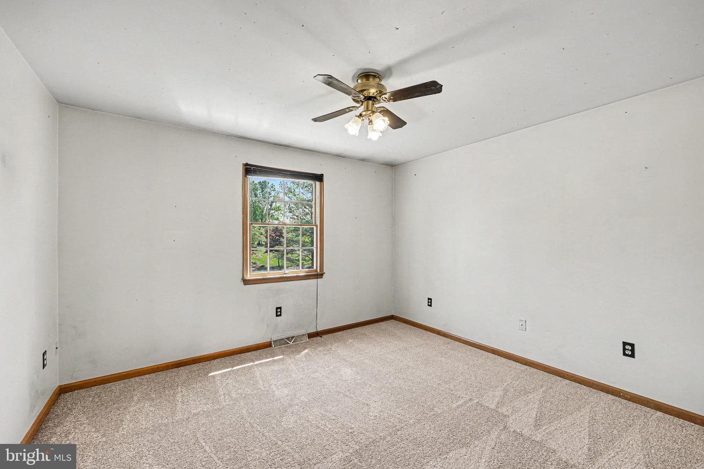 802 Leeds Court photo 12