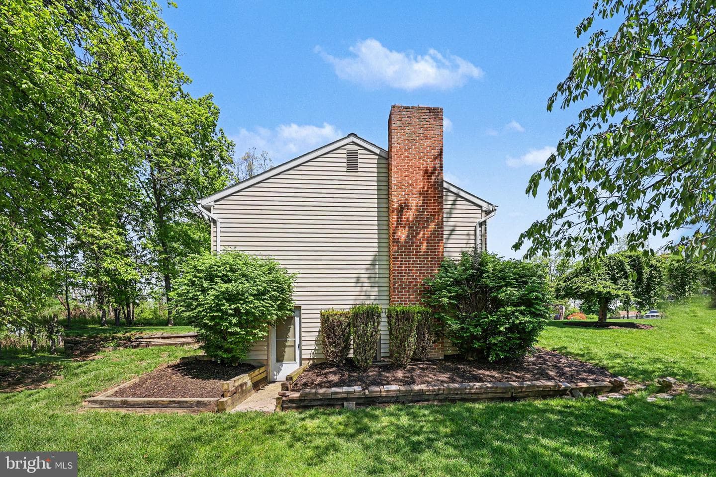 802 Leeds Court photo 18