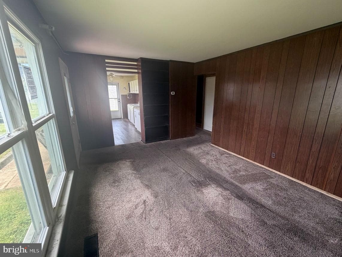 1058 N Pine Street photo 3
