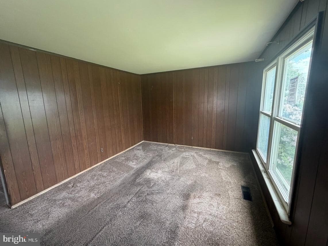1058 N Pine Street photo 4