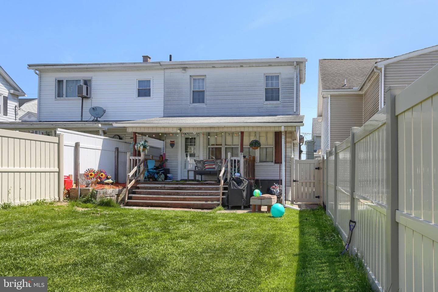 208 East Street photo 24