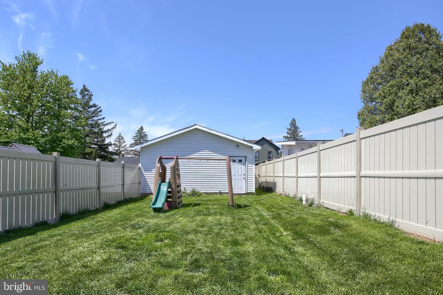 208 East Street photo 27
