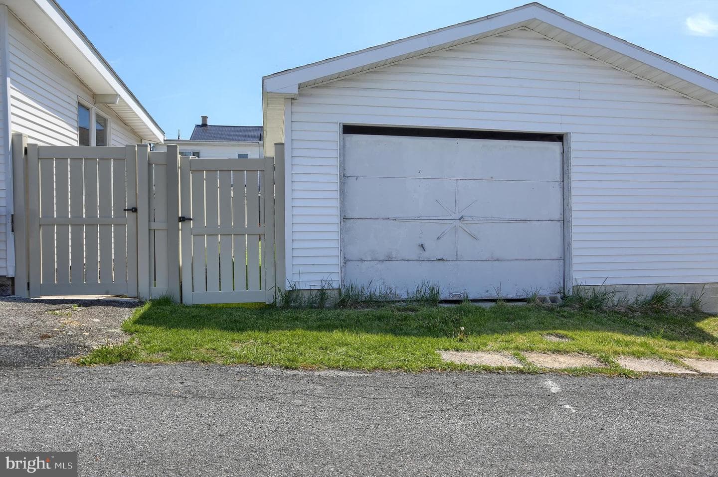 208 East Street photo 28
