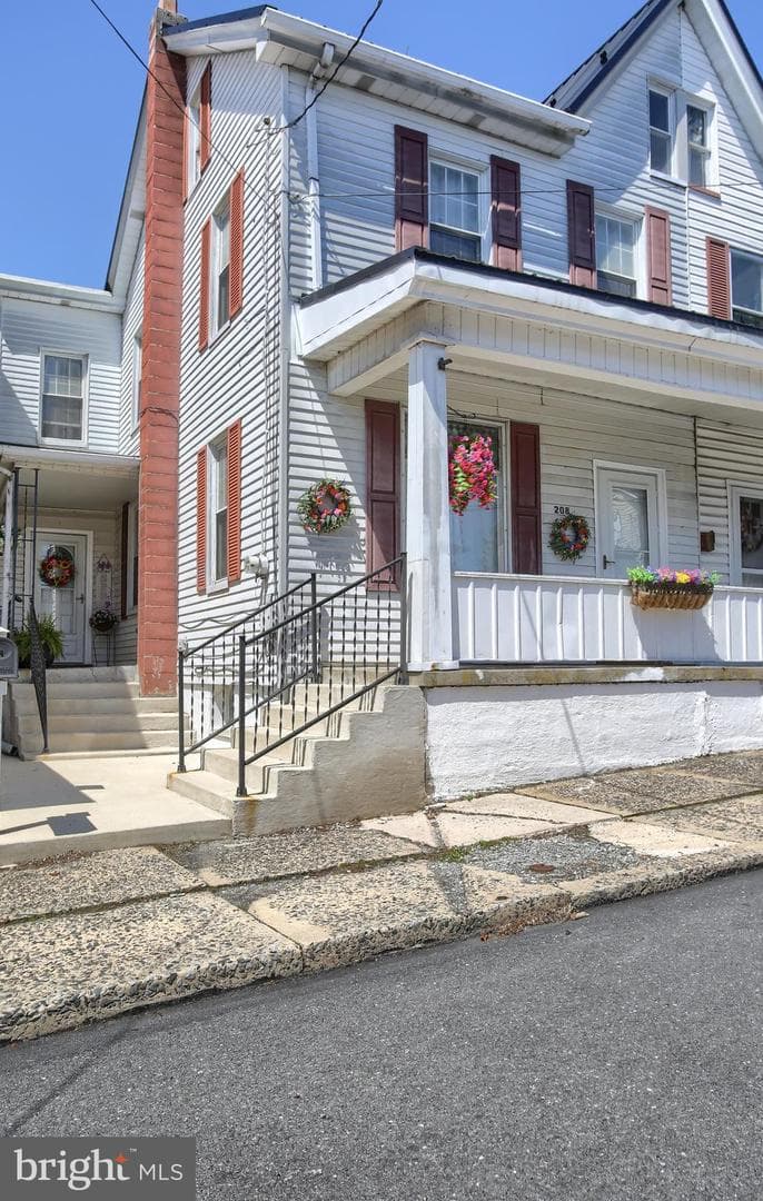 208 East Street photo 3