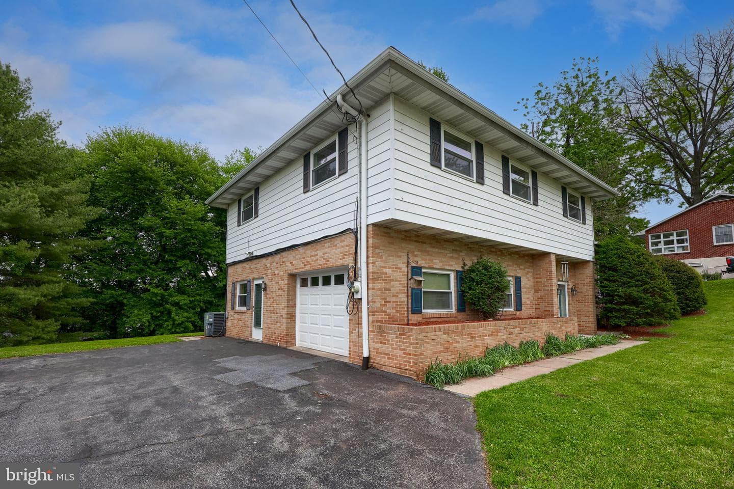 632 Adelia Street photo 3