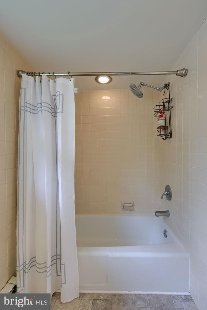 632 Adelia Street photo 46
