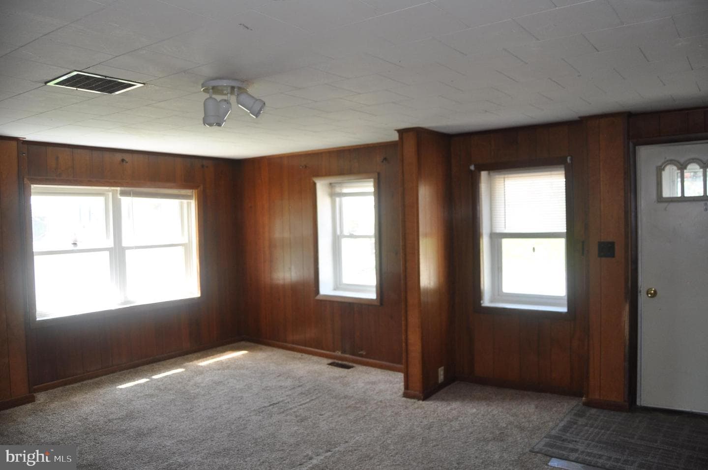 540 Moore Street photo 6
