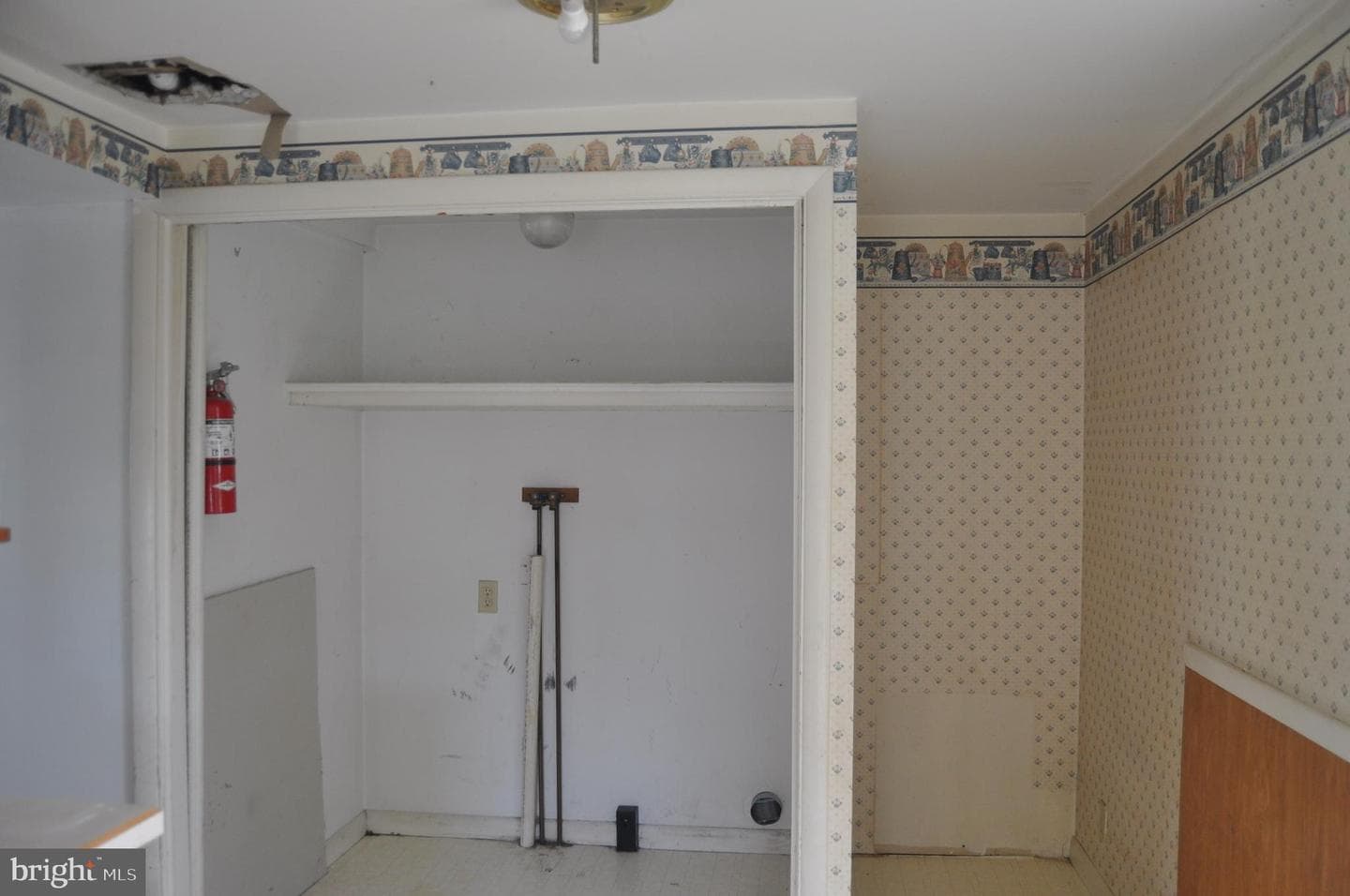 540 Moore Street photo 9