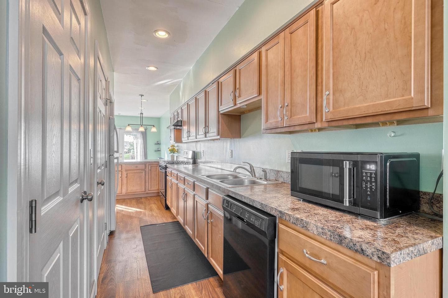 237 Hummel Street photo 8