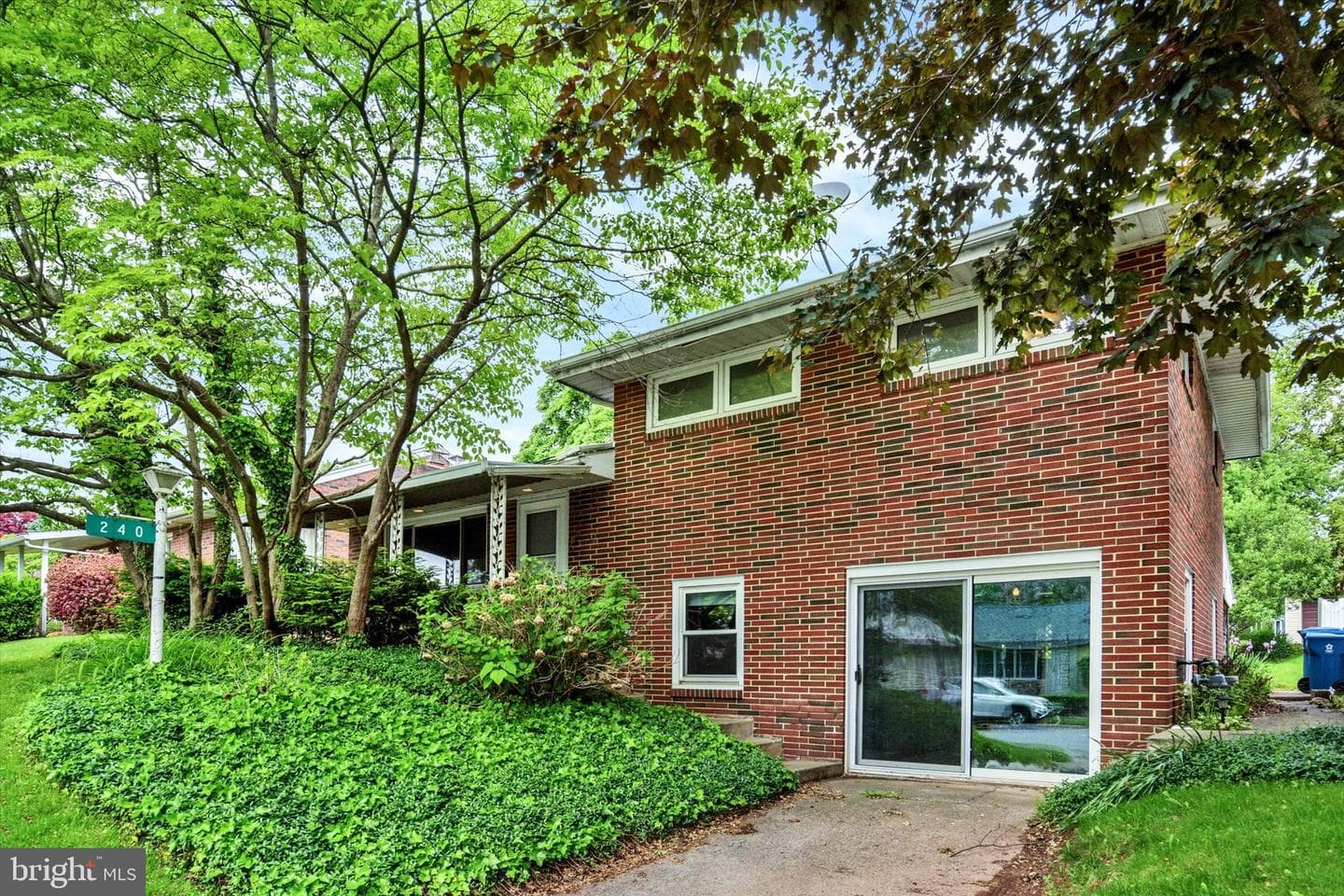 240 Walnut Street photo 2