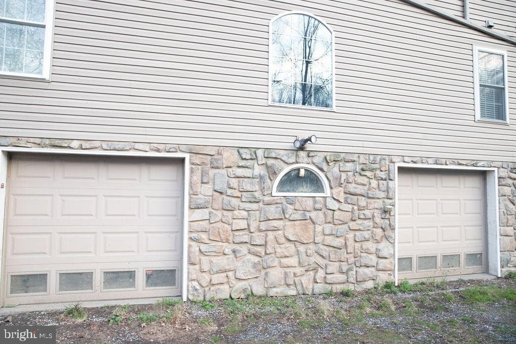 198 Valley Lane photo 20