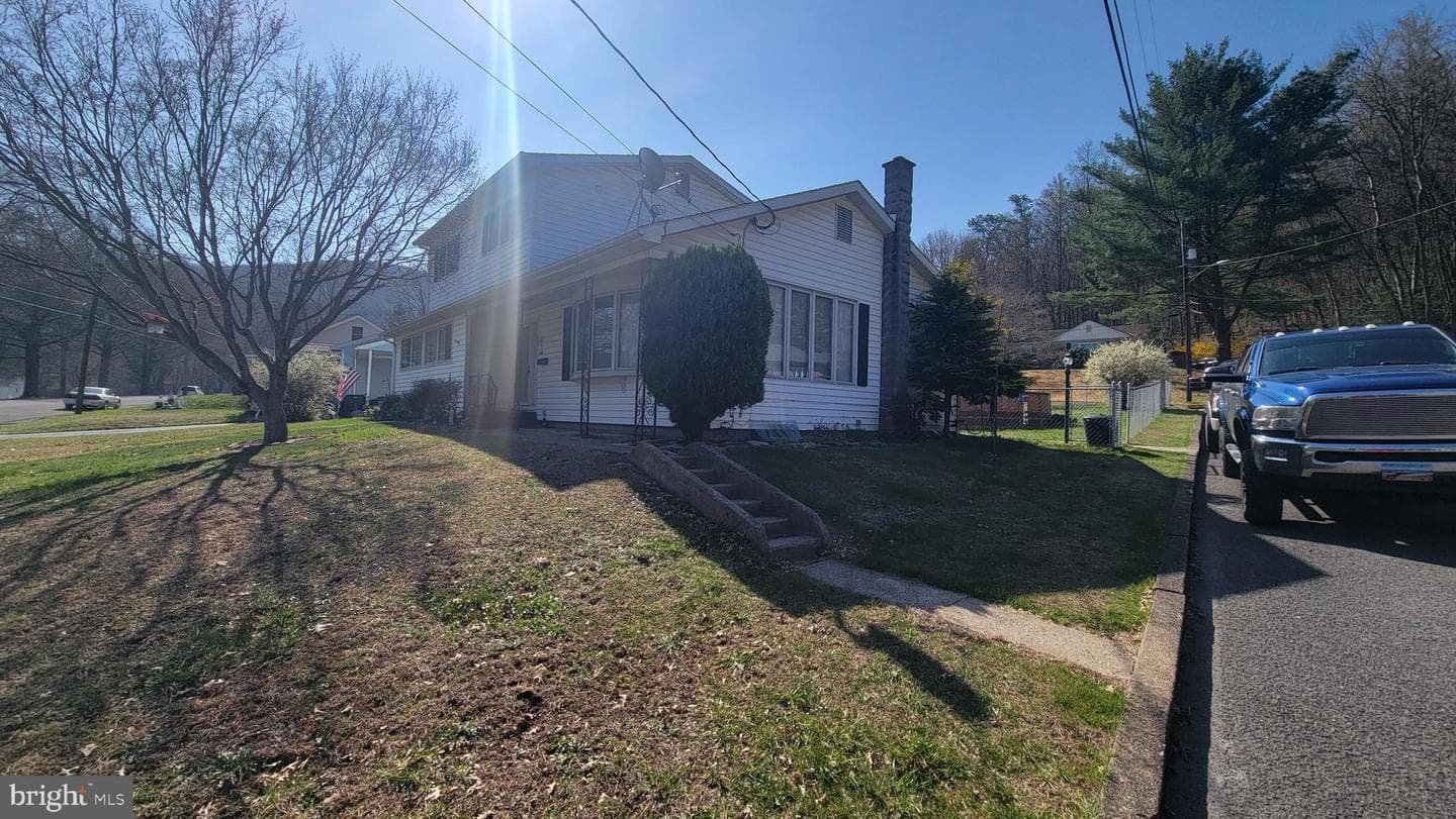 600 Parkview Road photo 4