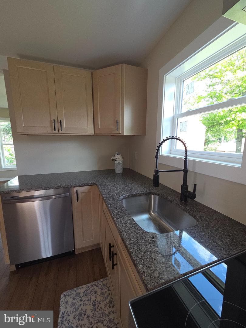 308 Vine Street photo 17