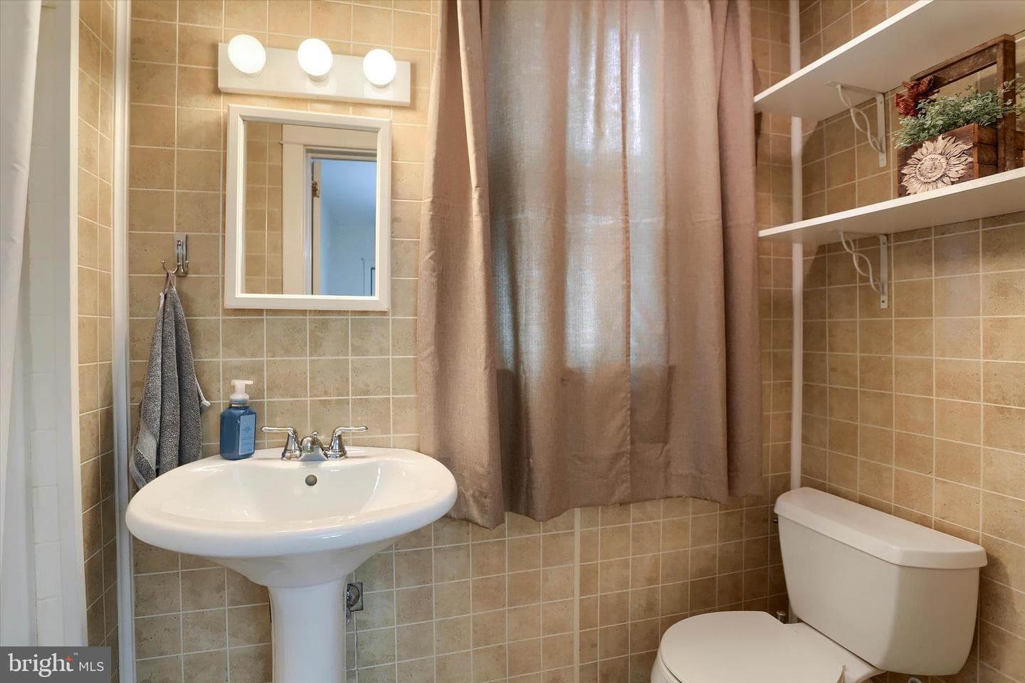 155 E Emaus Street photo 7