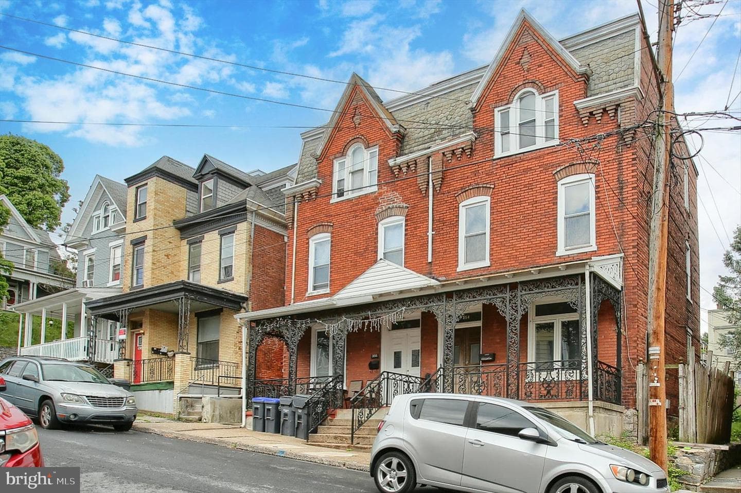 354 Locust Street photo 2