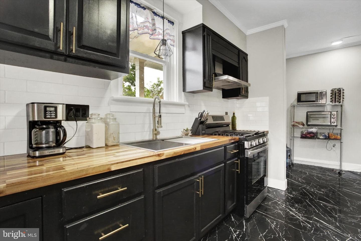 1961 Chestnut Street photo 12