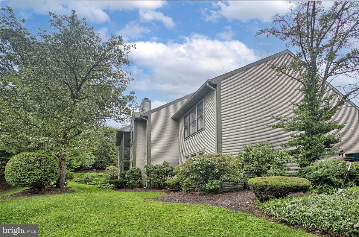 563 Roslaire Drive photo 24