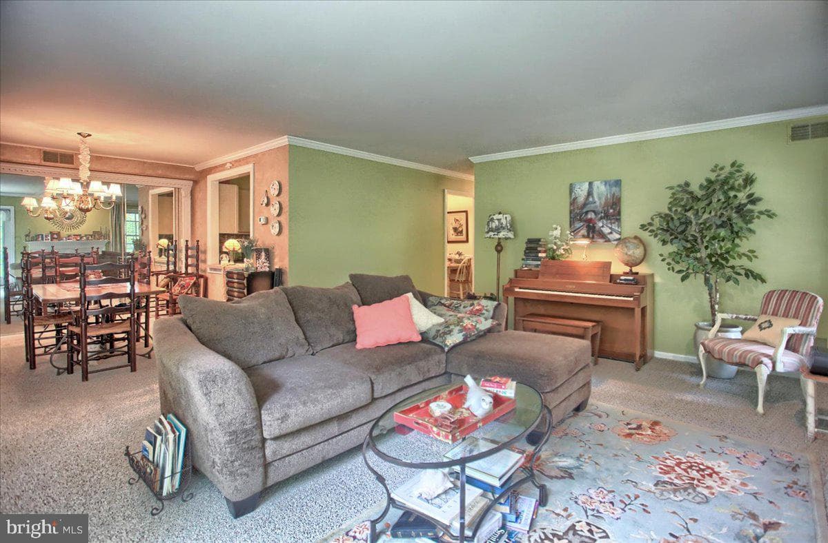 563 Roslaire Drive photo 6