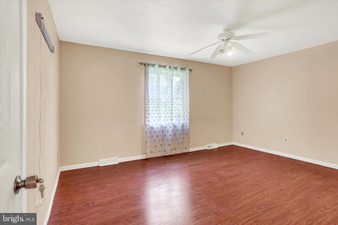 552 Oriole Court photo 13