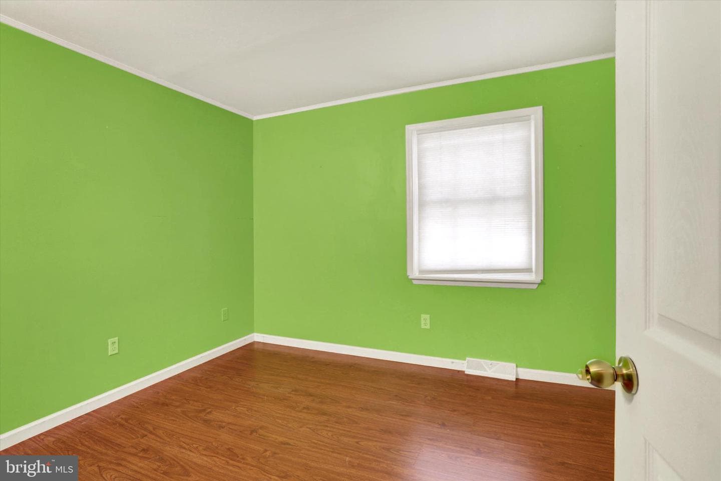 552 Oriole Court photo 18