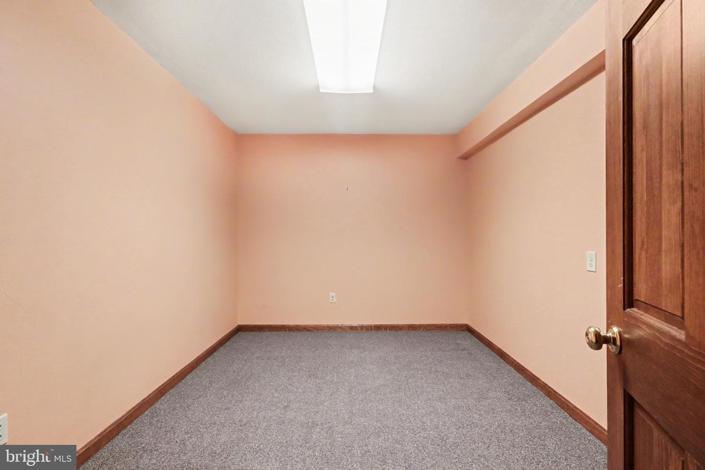 1207 Galway Court photo 34