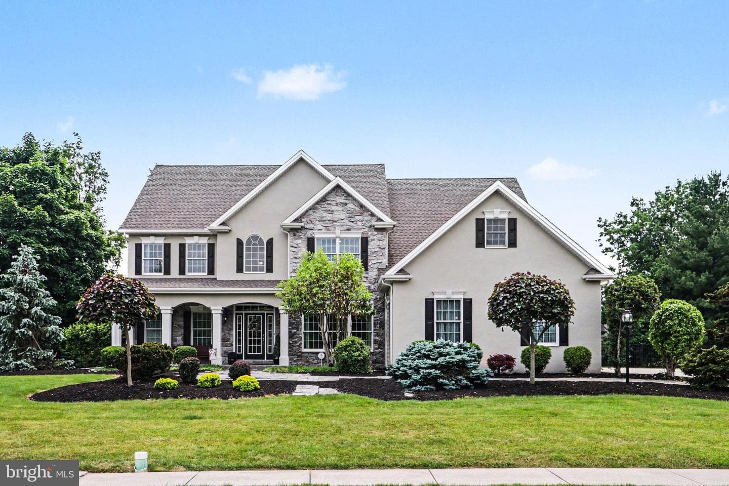2312 Forest Ln