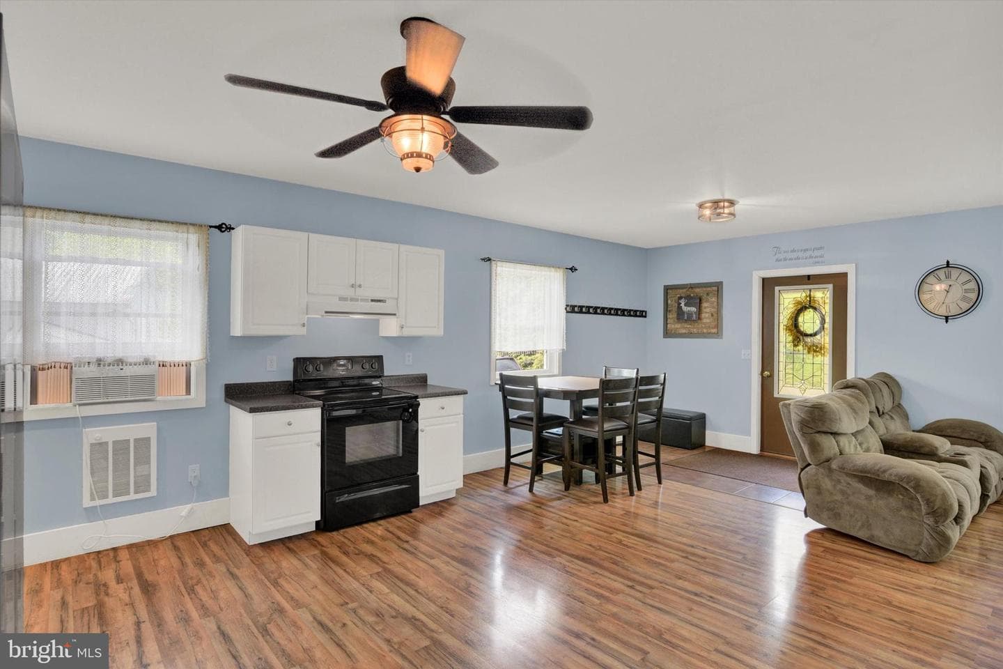 239 Hill Street photo 13