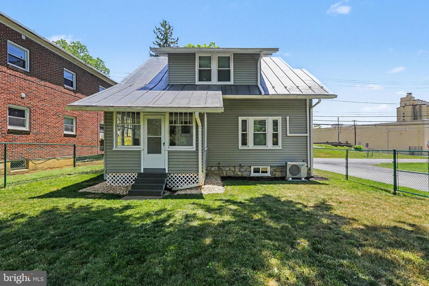 163 E Derry Road photo 32